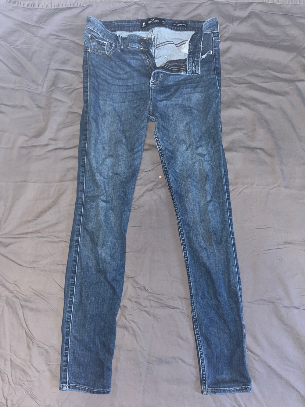 Hollister Women’s Skinny Jeans in Medium Blue Wash